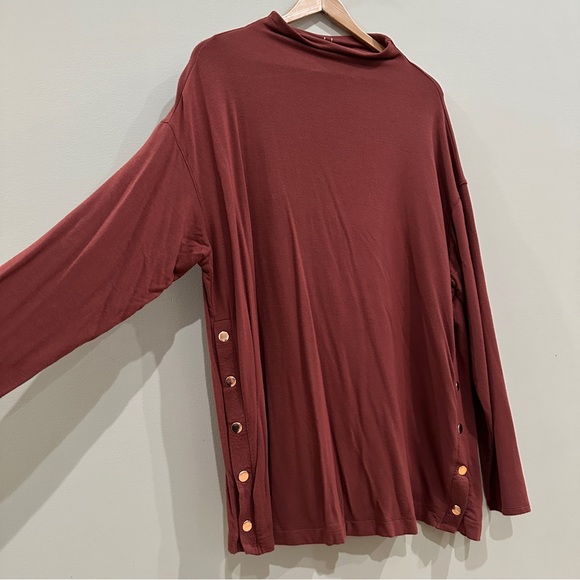 Isabel Maternity XXL high neck snap top - Picture 1 of 6